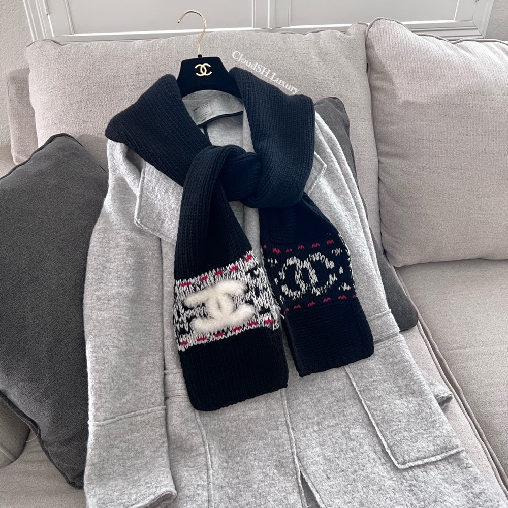 Auth Rare Chanel CC  Logo Black Wool Knit Scarf/ Muffler - New